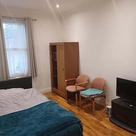 Beautiful Room In Lovely Flat London Exteriör bild