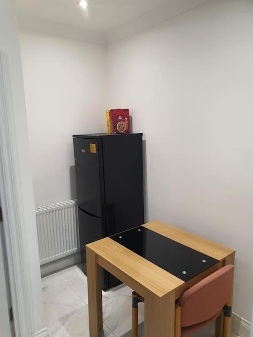 Beautiful Room In Lovely Flat London Exteriör bild