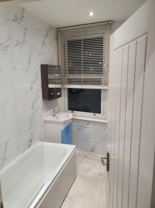 Beautiful Room In Lovely Flat London Exteriör bild